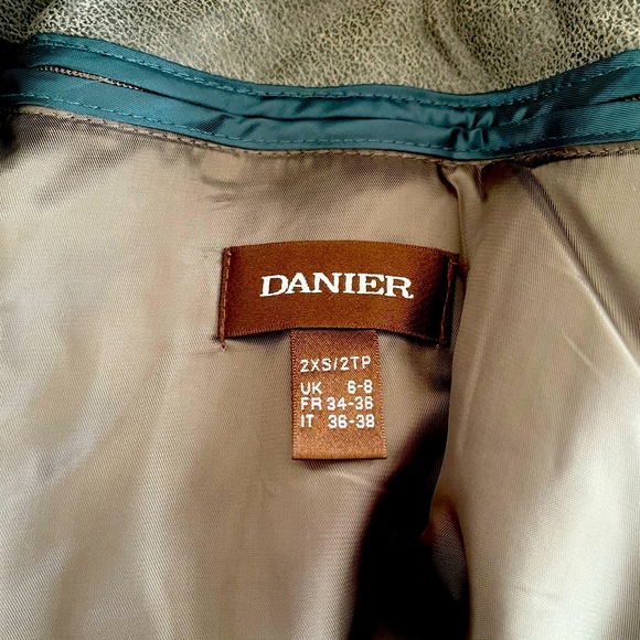 Danier leather jacket with hood xxs - Picture 3 of 3